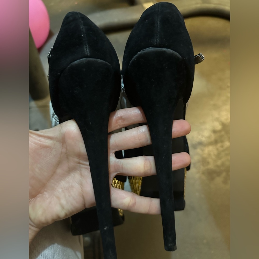 Liliana Black Heels with Gold Platform - Picture 6 of 9